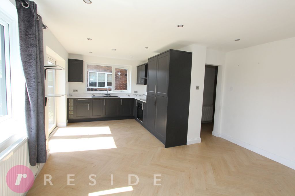 Property photo 2 of 15 Dining Kitchen