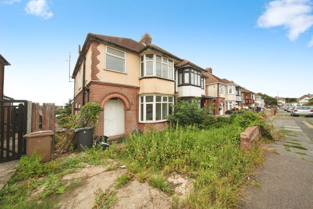 Property photo 1 of 12