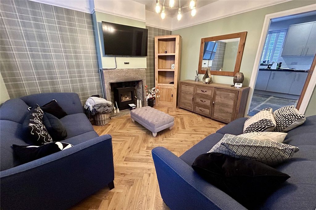 Property photo 3 of 17 Living Room