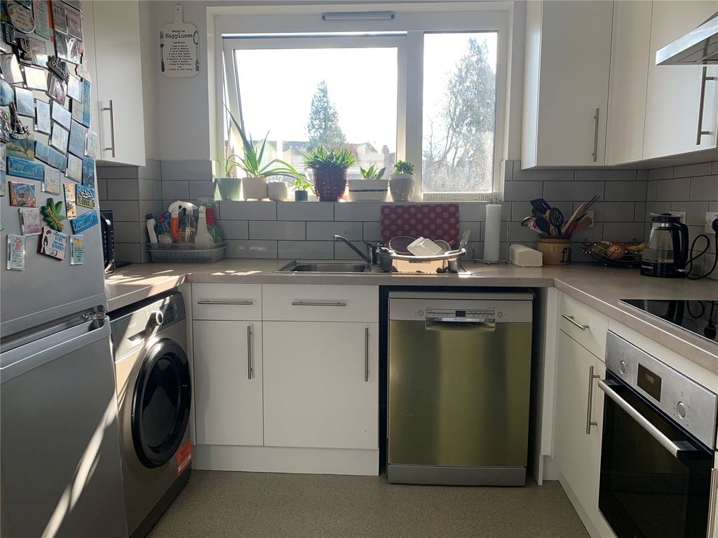 Property photo 3 of 10 Kitchen