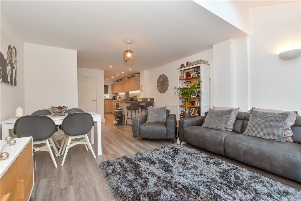 Property photo 2 of 10 Lounge/Kitchen