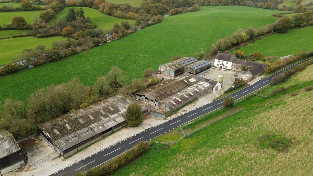 Property photo 1 of 58