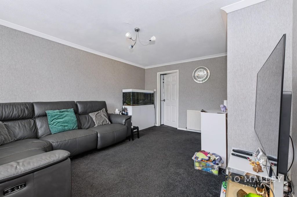 Property photo 2 of 13 Lounge
