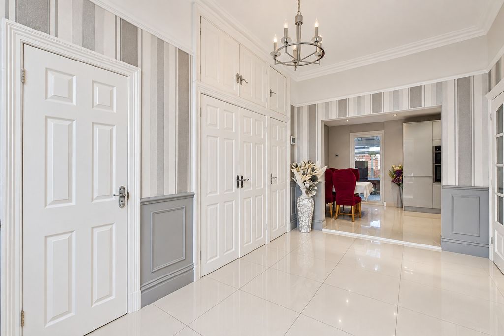 Property photo 3 of 27 4938408