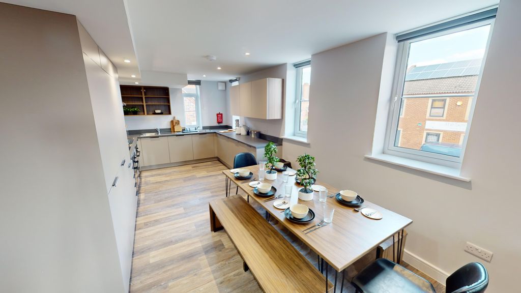 Property photo 3 of 17 Dining