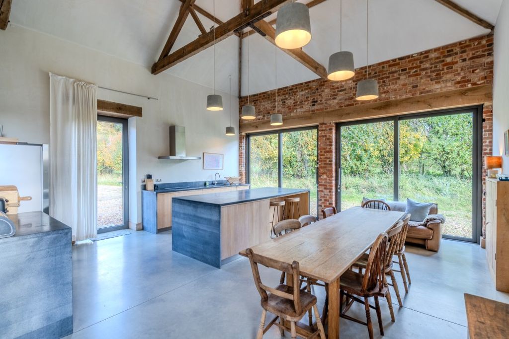 Property photo 2 of 28