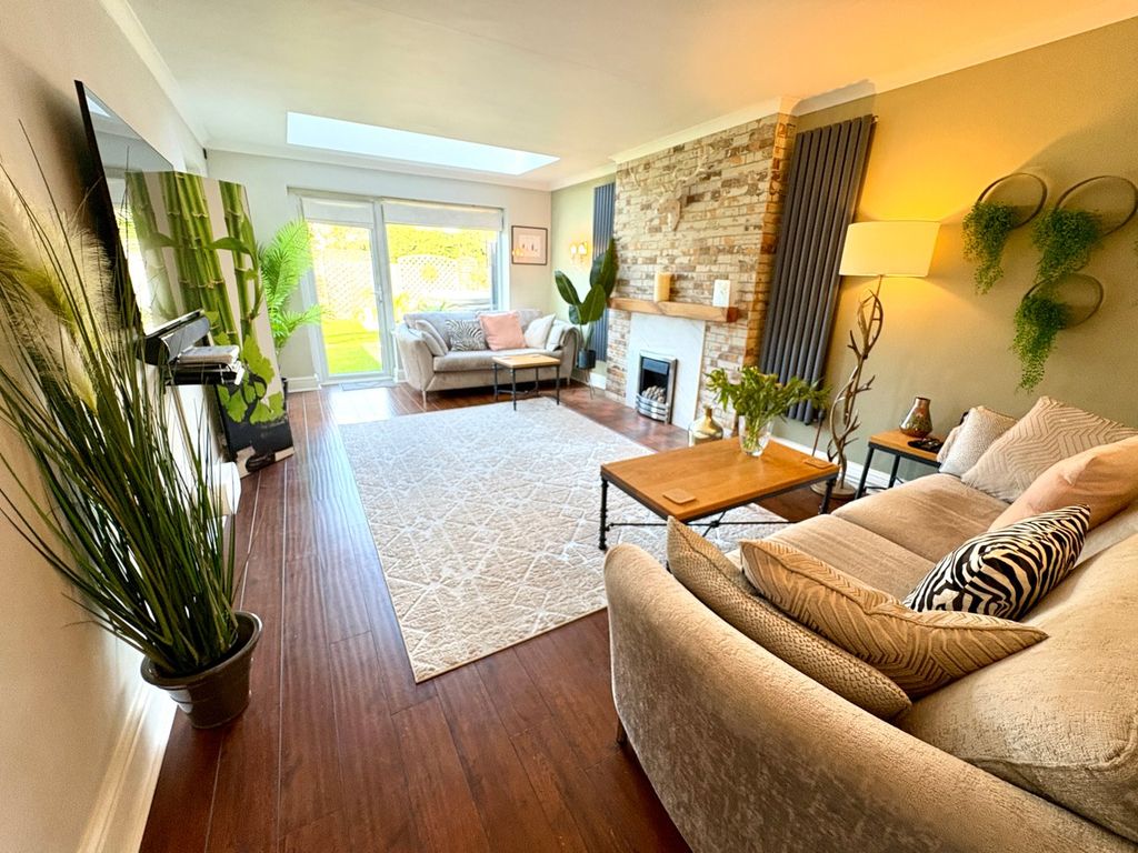 Property photo 2 of 20