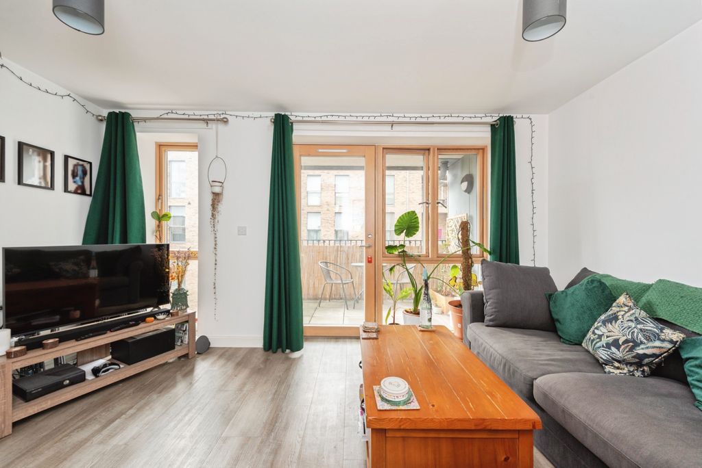 Property photo 2 of 14 Reception Room