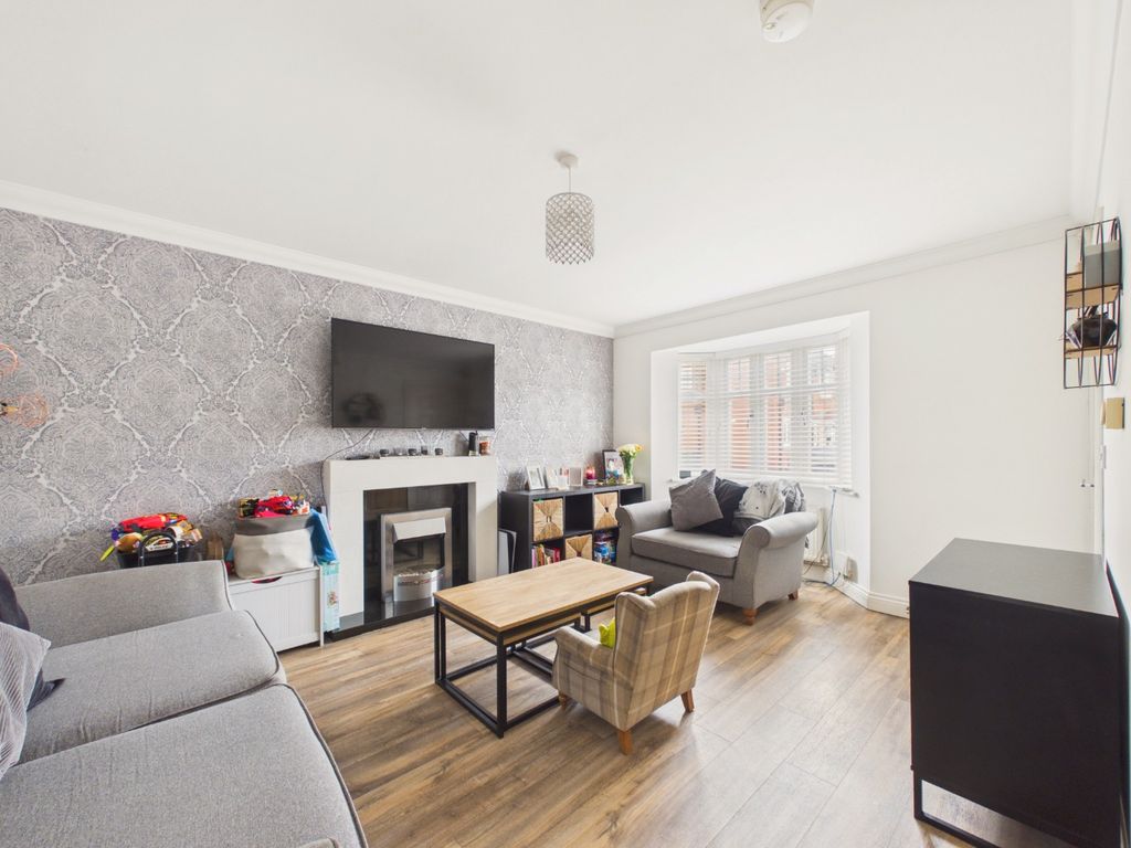 Property photo 2 of 17 5386654