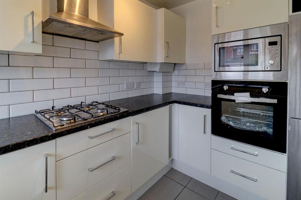 Property photo 2 of 20 Kitchen