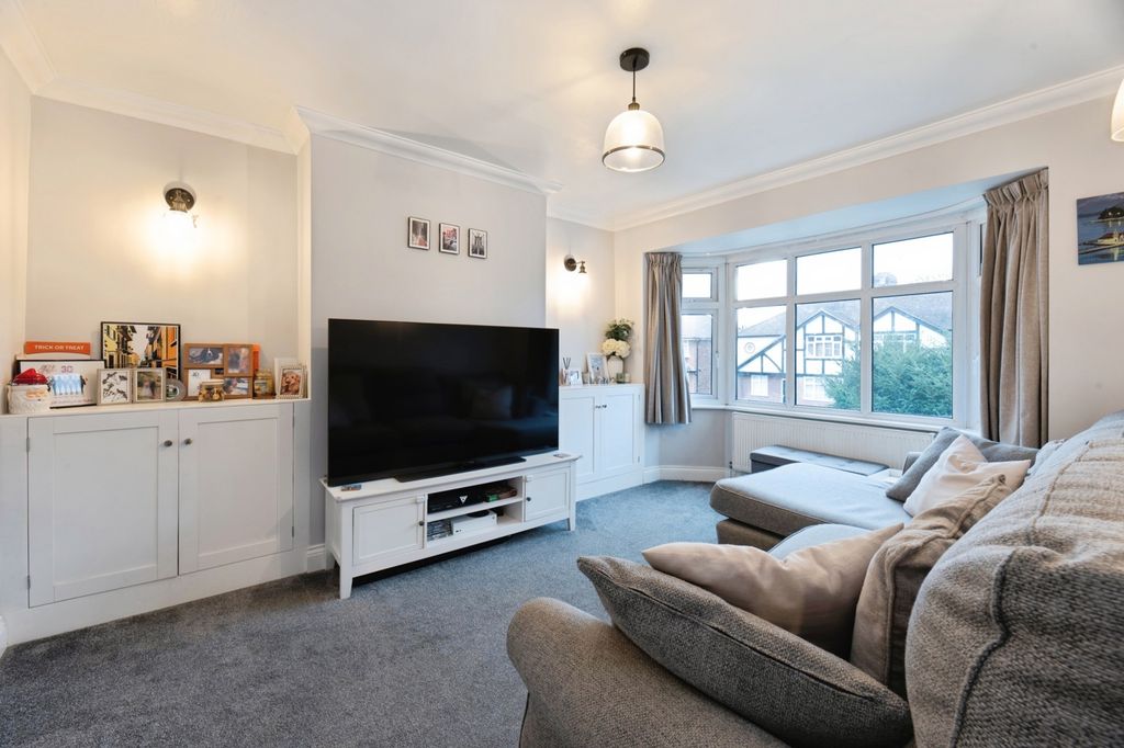 Property photo 3 of 10 Living Room