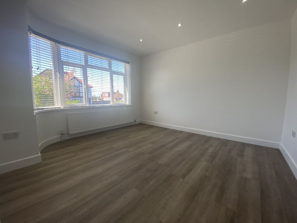 Property photo 3 of 12 4191673