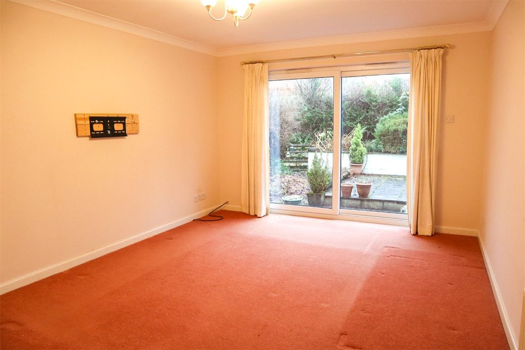 Property photo 3 of 27 Lounge