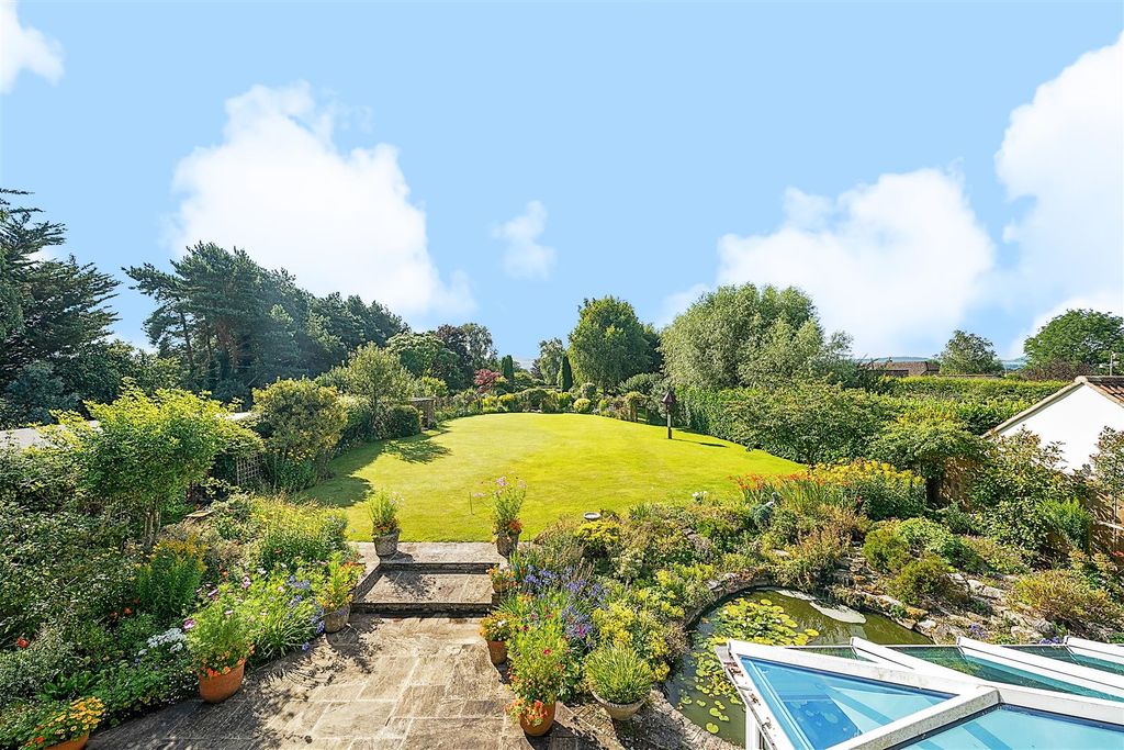 Property photo 1 of 21 Garden