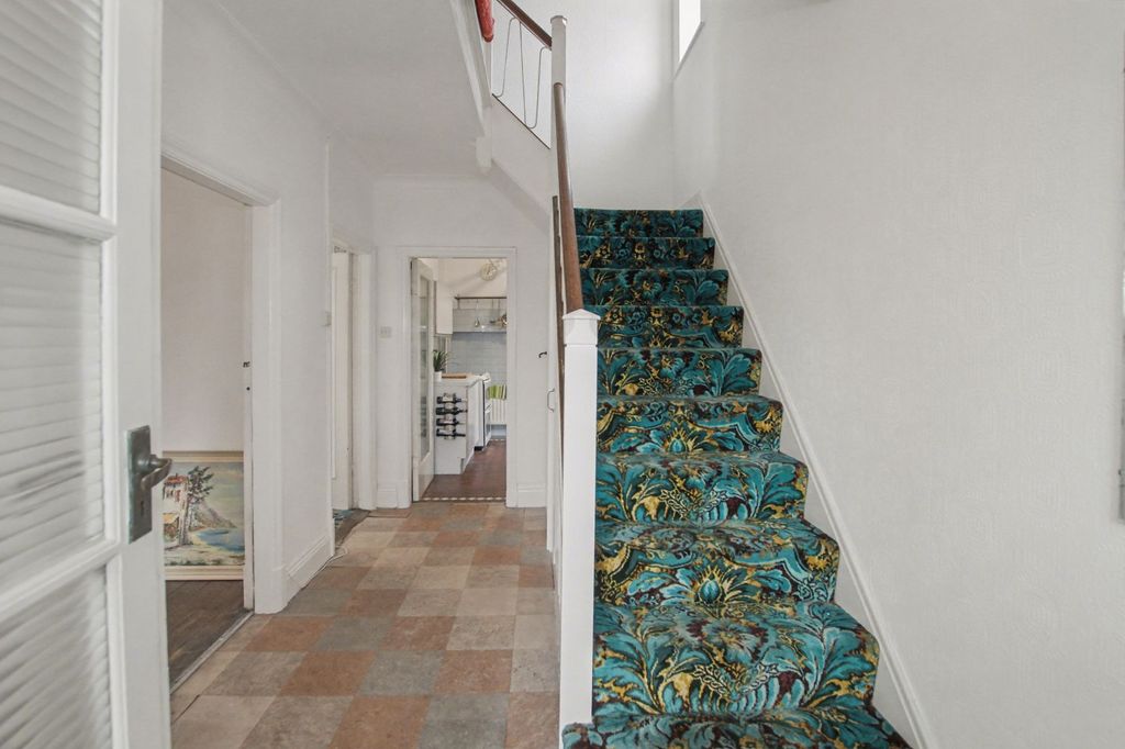 Property photo 2 of 21 881 High Lane, Stoke-On-Trent, Staffordshire, St6 6HQ