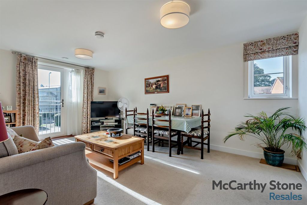 Property photo 2 of 35 8665712-Interior05-800.Jpg