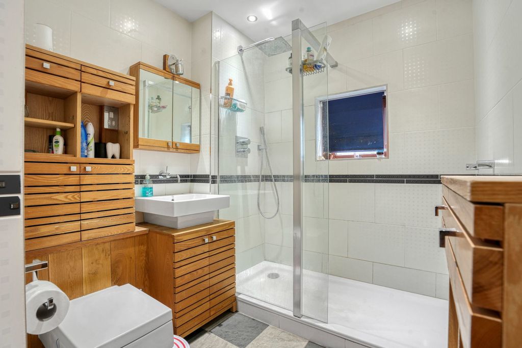 Additional image 17 of 3 bed flat for saleWoodward Place, Loughton Lodge, Milton Keynes MK8