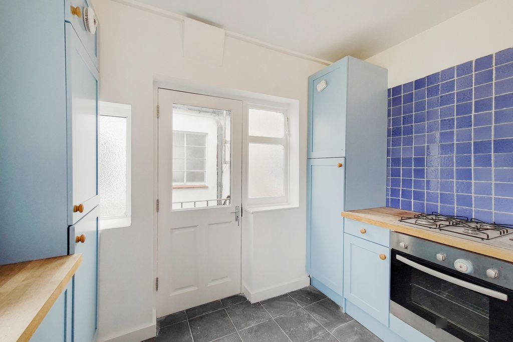 Property photo 2 of 16 Photo 1