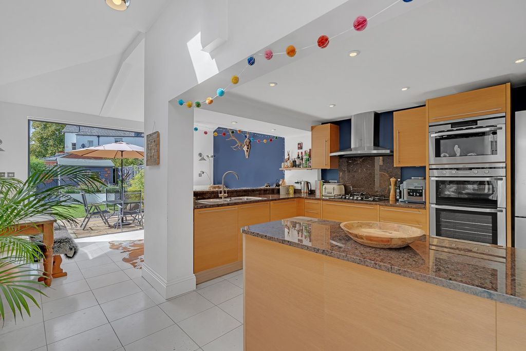 Property photo 3 of 16