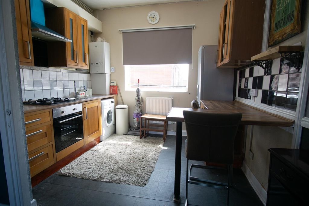 Property photo 3 of 5 Kitchen