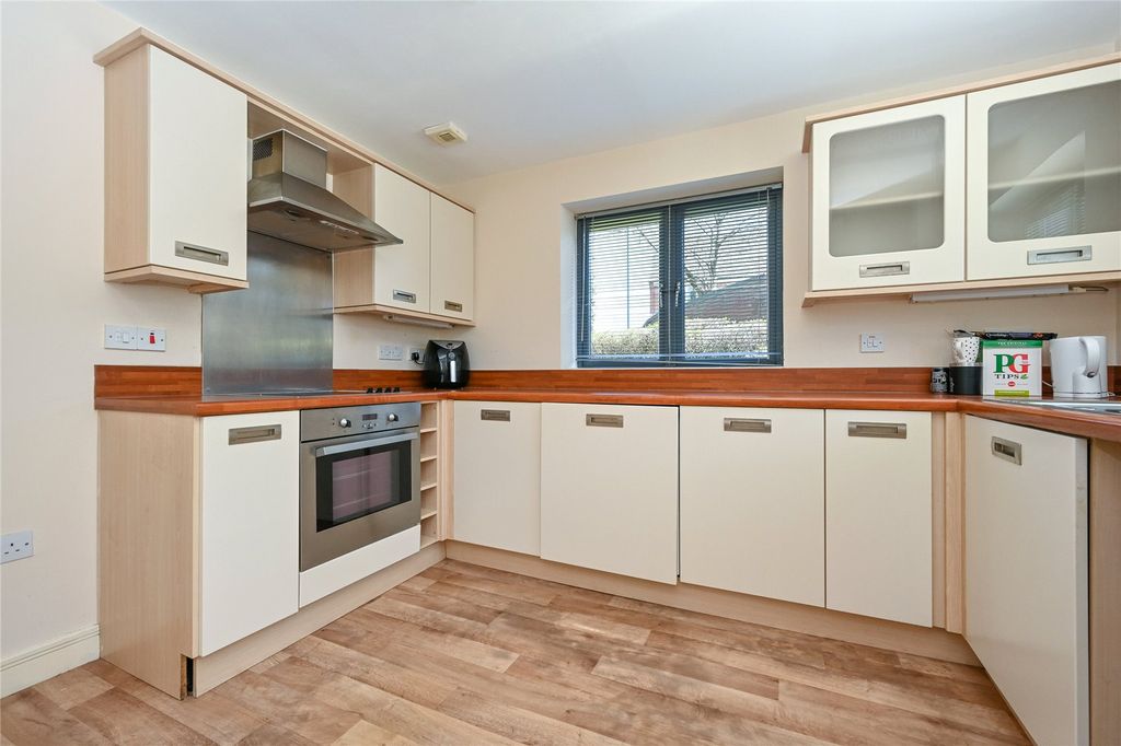 Property photo 2 of 14 Picture No. 15