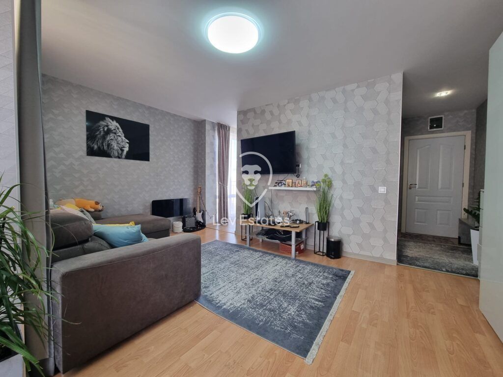 Property photo 2 of 12