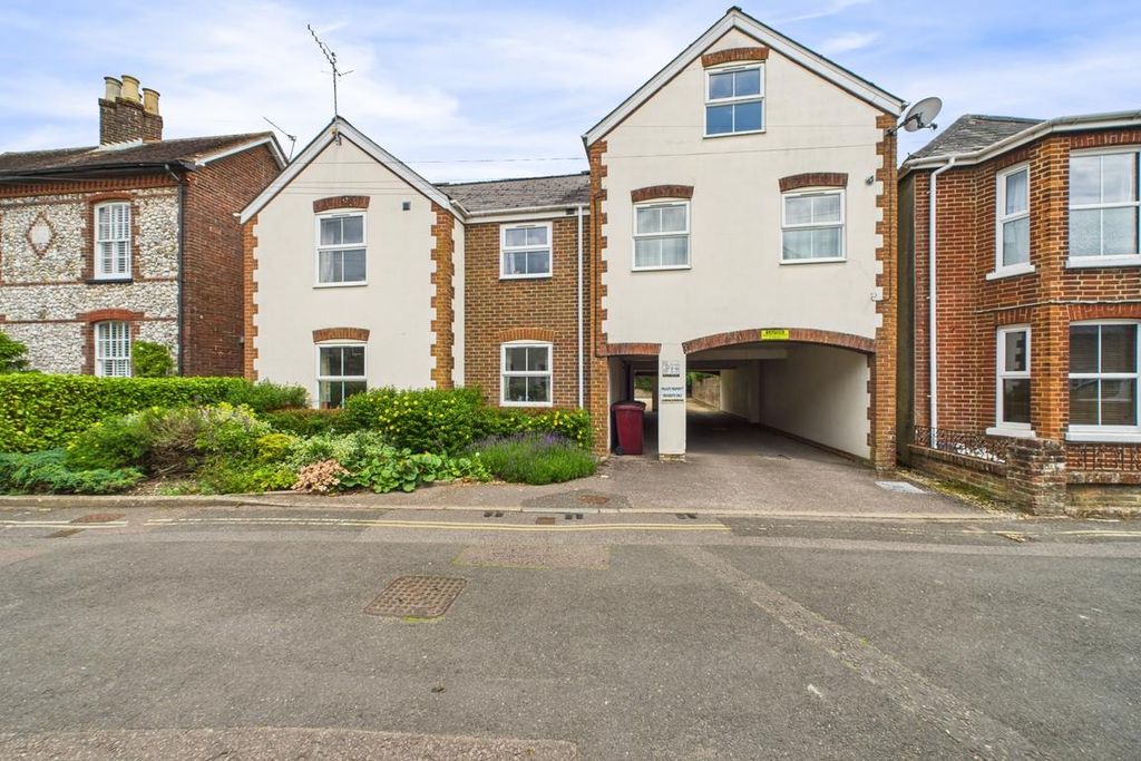 Property photo 1 of 13 Cam01894G0-Pr0187-Still014.Jpg