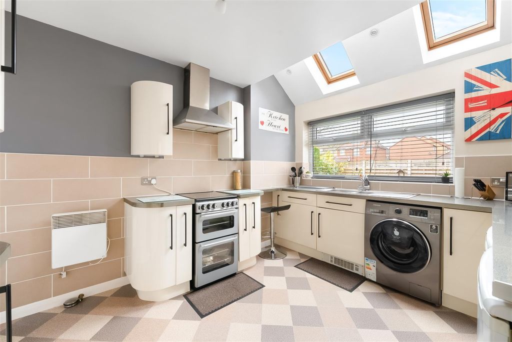 Property photo 2 of 20 Kitchen