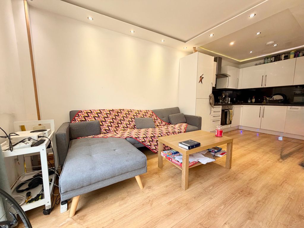 Property photo 2 of 28
