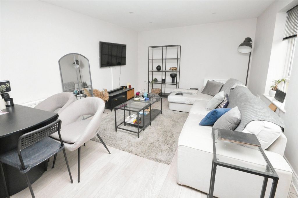 Property photo 2 of 8 Picture No. 24