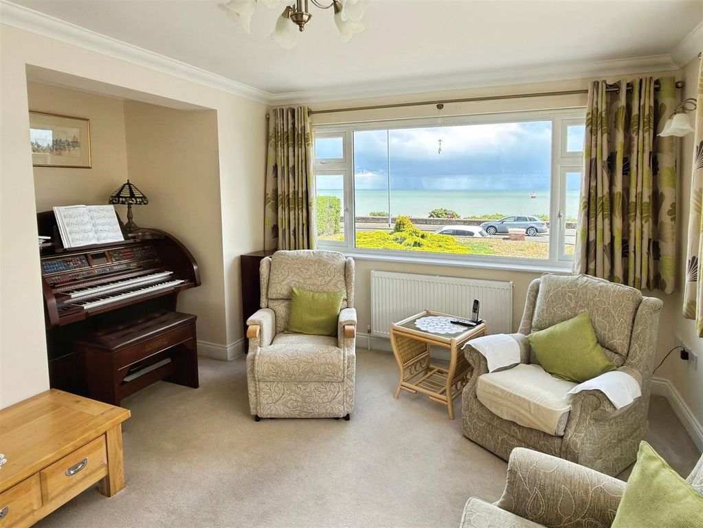 Property photo 2 of 24 Gunton Cliff (7).Jpg