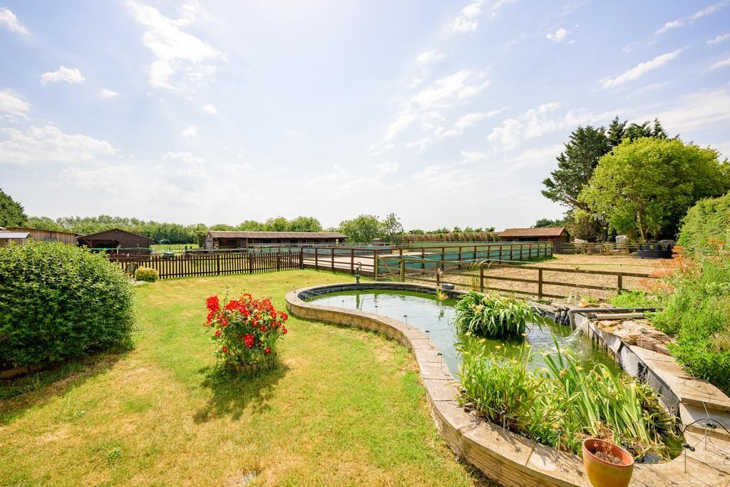 Property photo 2 of 35