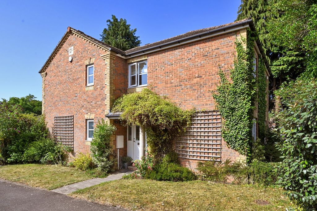 Property photo 1 of 33