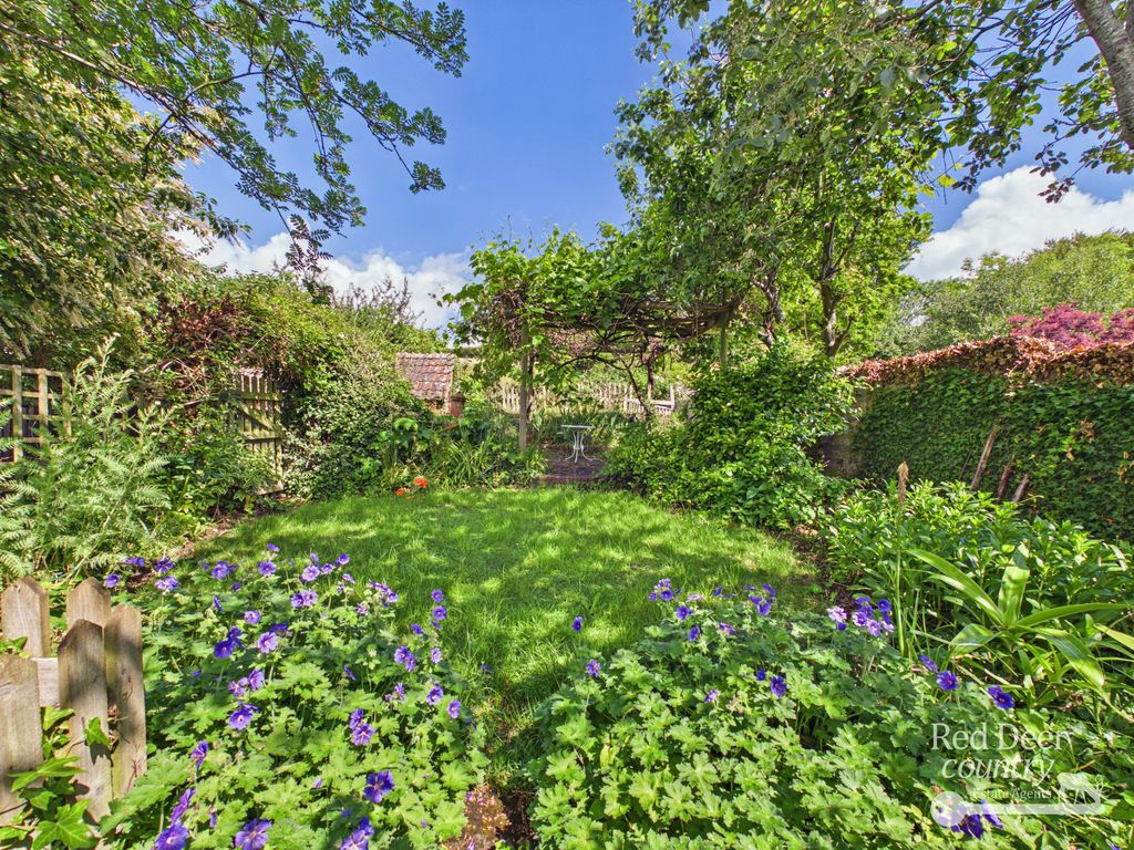 Property photo 2 of 23 Garden
