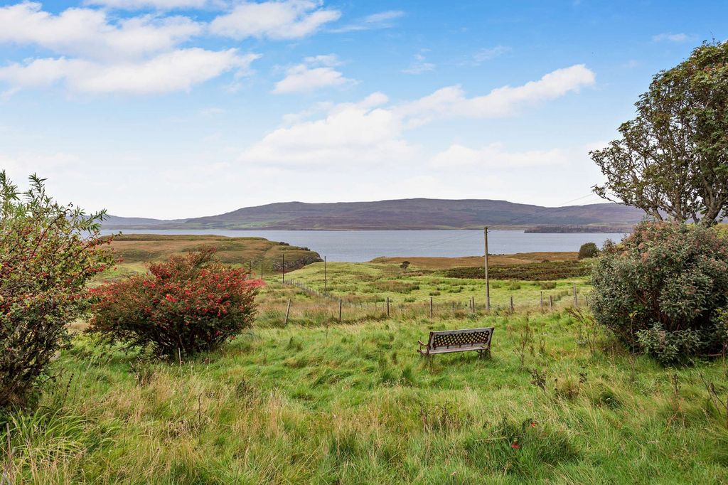 Property photo 3 of 14 18/19 Colbost