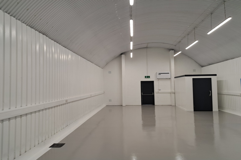 Property photo 2 of 4 Spacious Unit Interior 