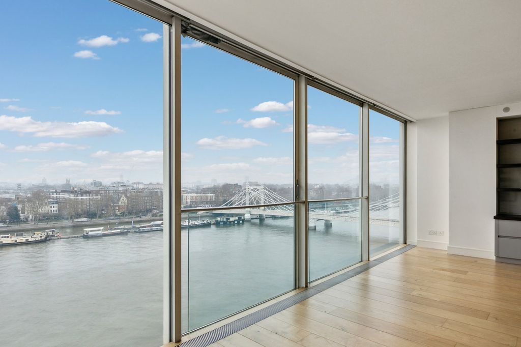 Property photo 2 of 23