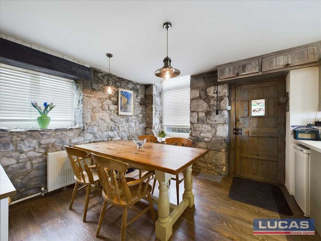 Property photo 3 of 32