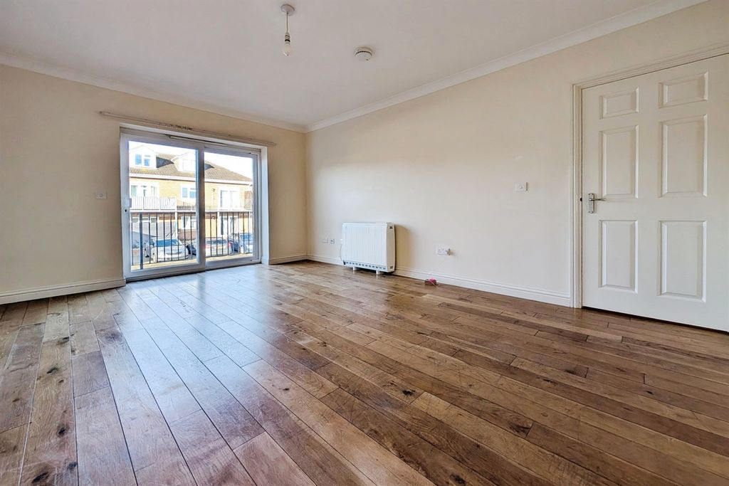 Property photo 3 of 7 (Main)