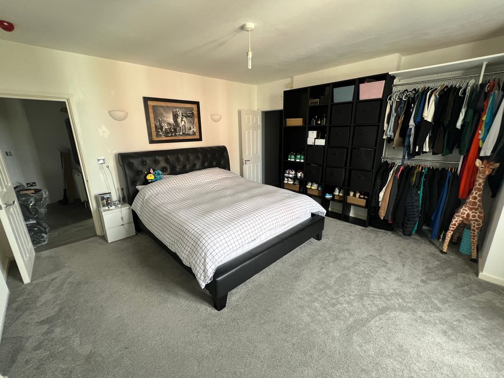 Property photo 2 of 11 Bedroom 1