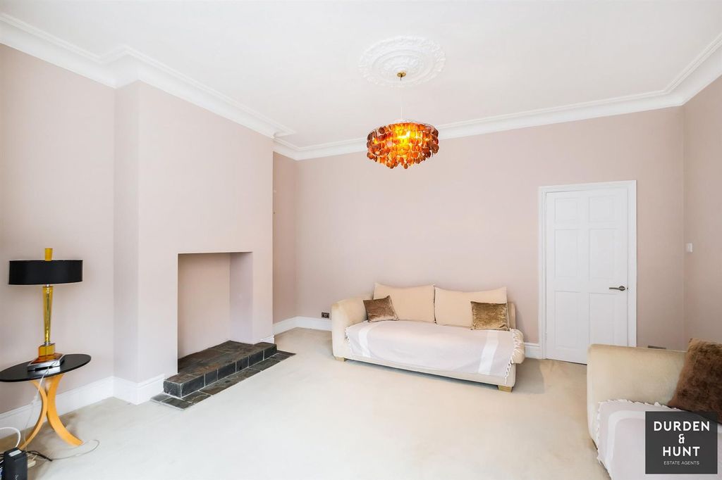 Property photo 3 of 26 Arundel Gardens