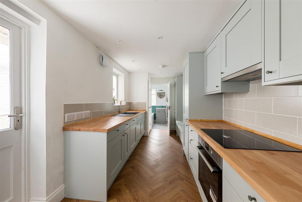 Property photo 3 of 26 Grange Park Road, E10