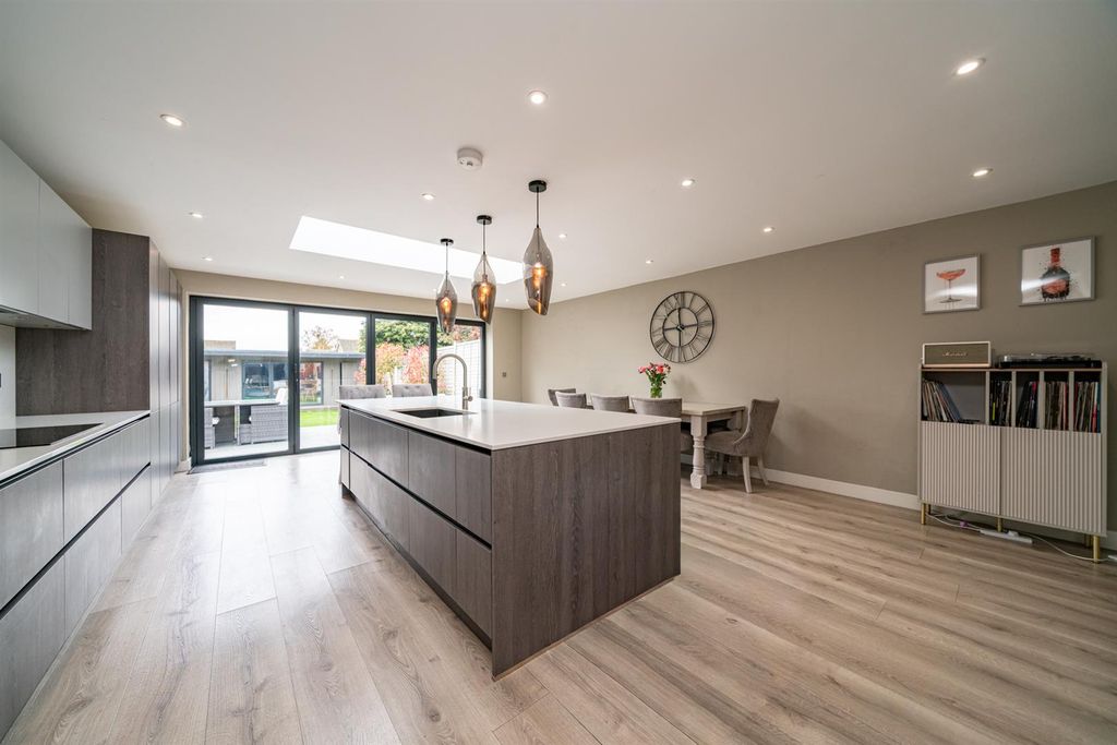 Property photo 3 of 37 35A-Rowlatt-Drive-02941.Jpg