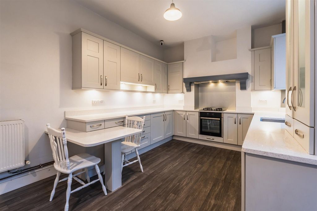 Property photo 2 of 21 Breakfast Kitchen