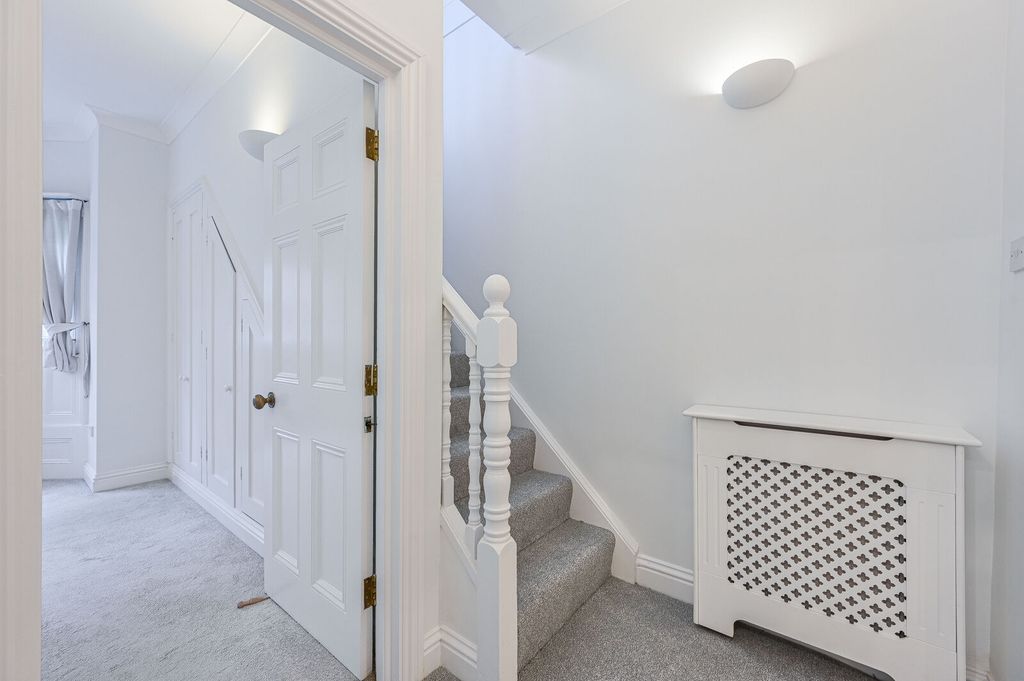 Property photo 3 of 42