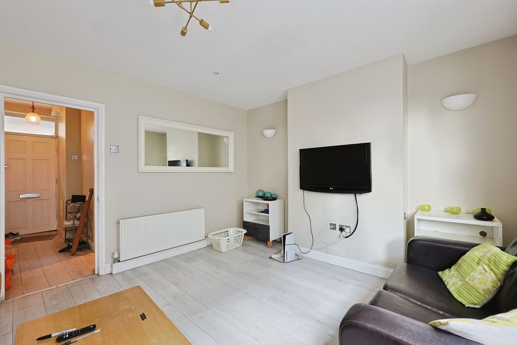 Property photo 3 of 12 Pbox-Img.Jpg