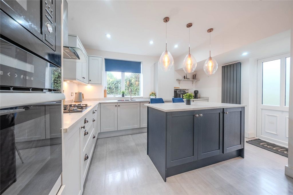 Property photo 2 of 18 Picture No. 24