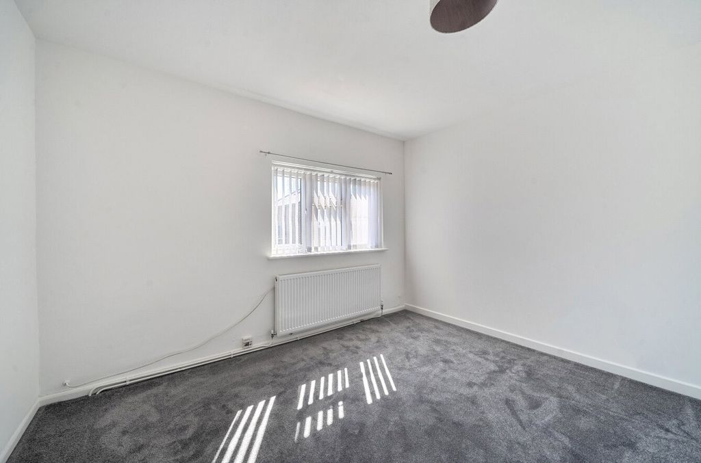Property photo 3 of 16 1449806-3-69Ef3A4...