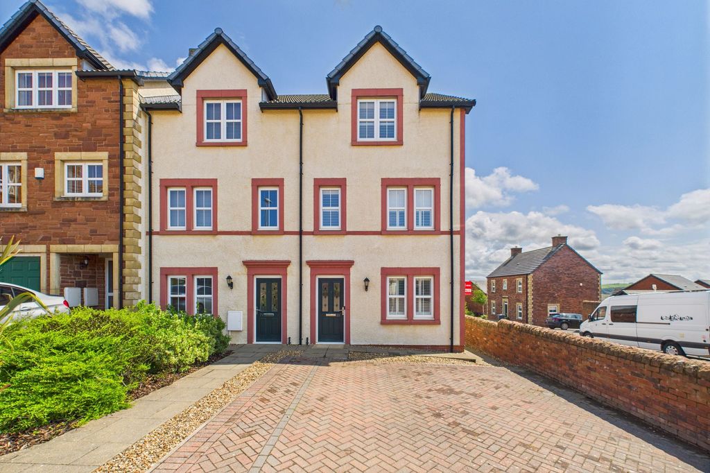 Property photo 2 of 30