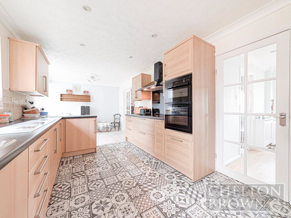 Property photo 3 of 43 Kitchen/Dining